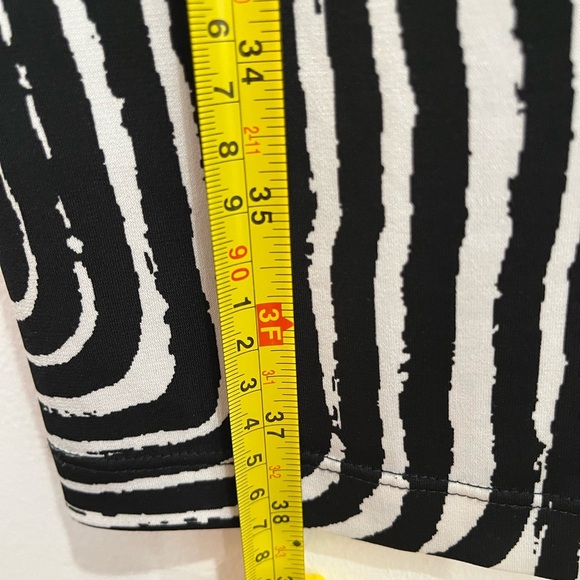 Chico's Black and White Zebra Print Top H-3 - Picture 9 of 9